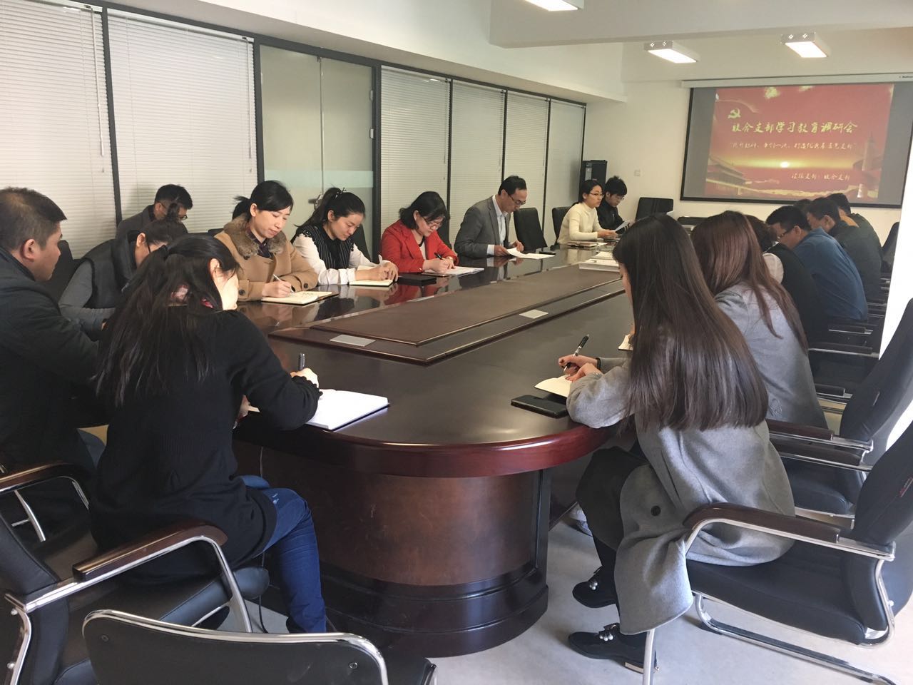 伟德体育 - 综合体育赛事平台|奥体中心相助同伴