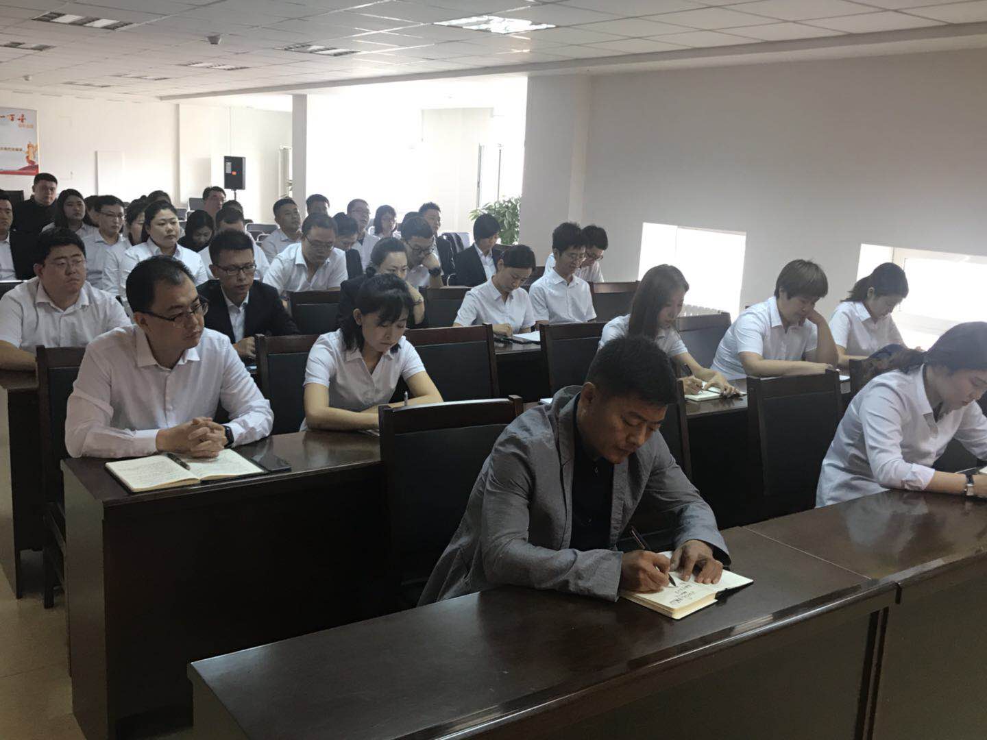 伟德体育 - 综合体育赛事平台|奥体中心相助同伴