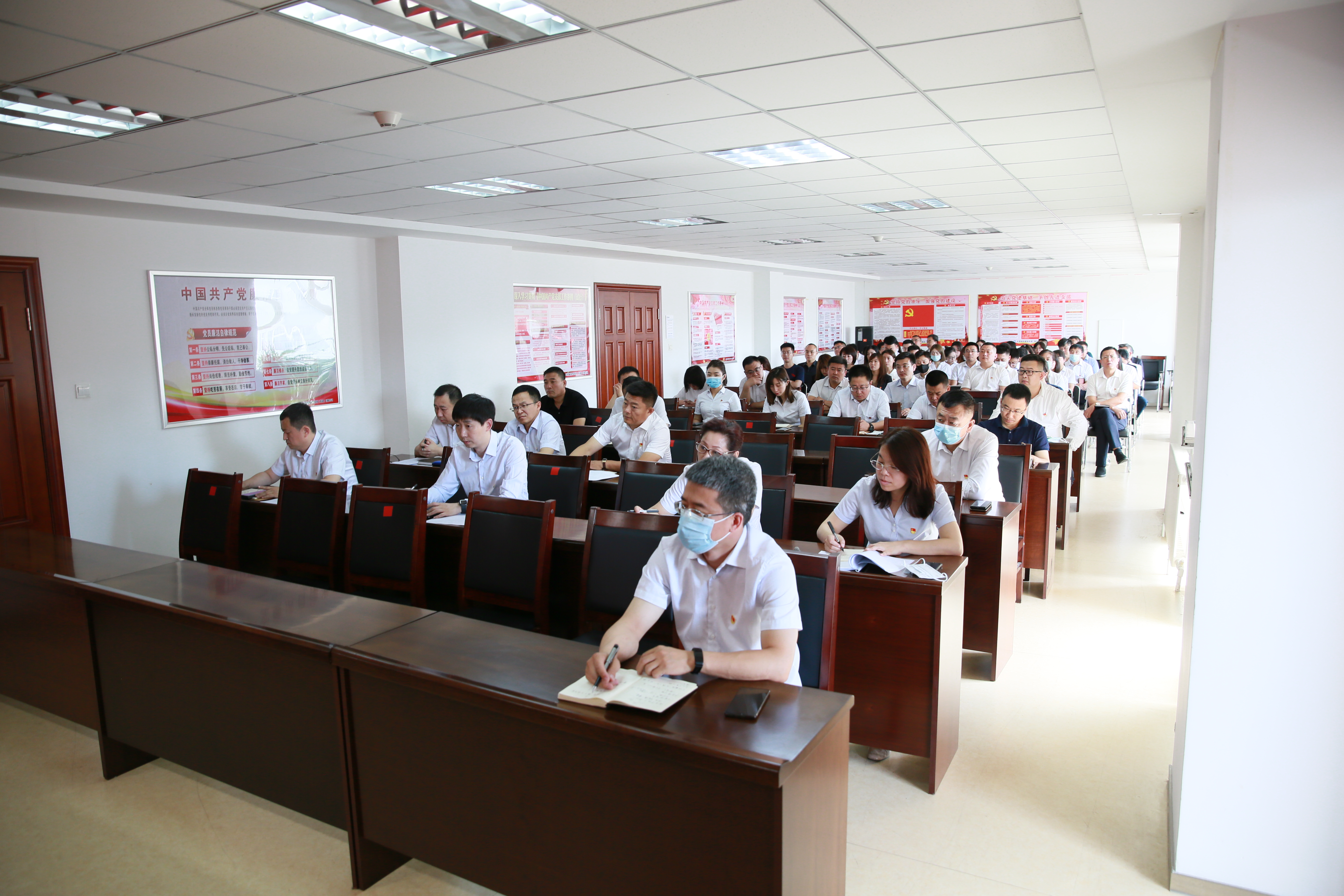 伟德体育 - 综合体育赛事平台|奥体中心相助同伴